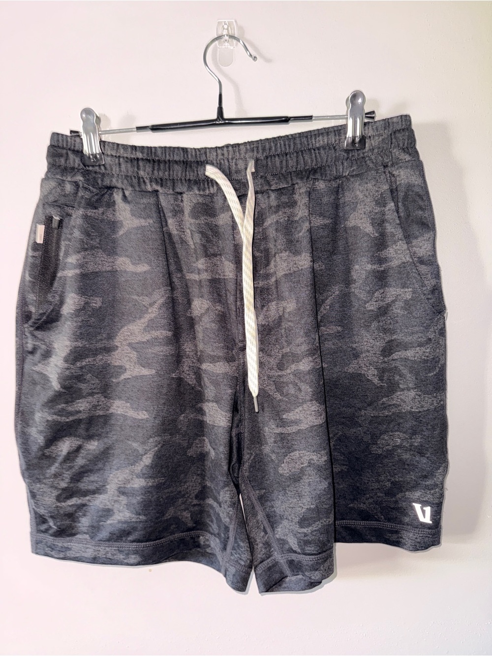 Vuori Men's Ponto Performance Shorts Black Camo